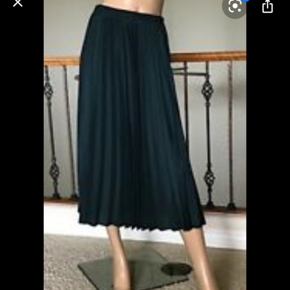 Emerald green accordion skirt
